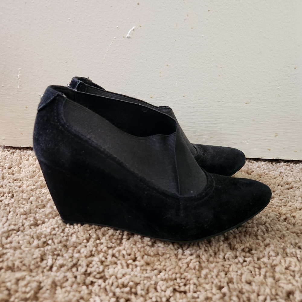 Anne Klein Black Suede iFlex Wedge Heel Slip-Ons - Size 6